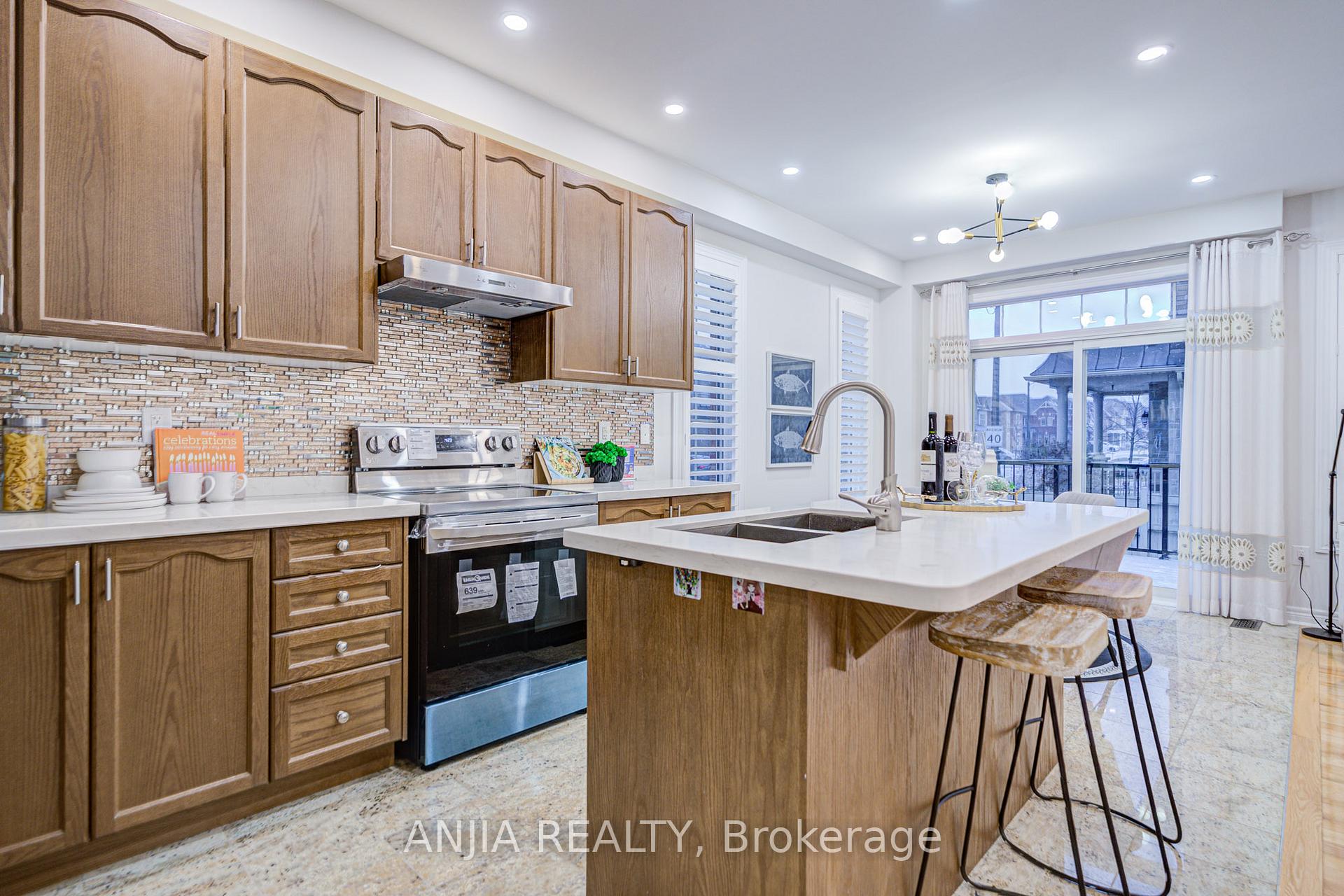Photo 15 of 207 Harbord Street, Markham, Berczy — HOMEH