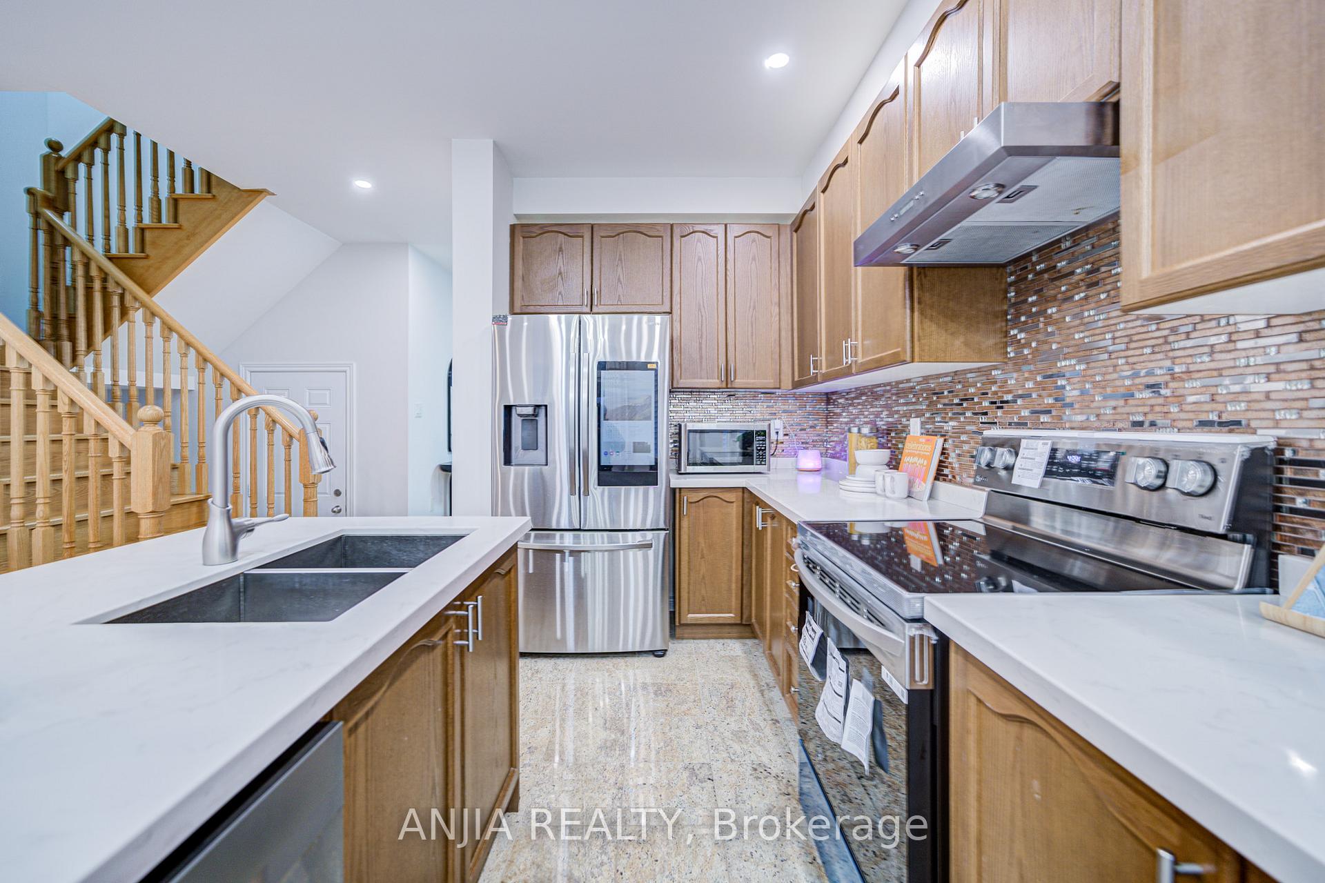 Photo 17 of 207 Harbord Street, Markham, Berczy — HOMEH