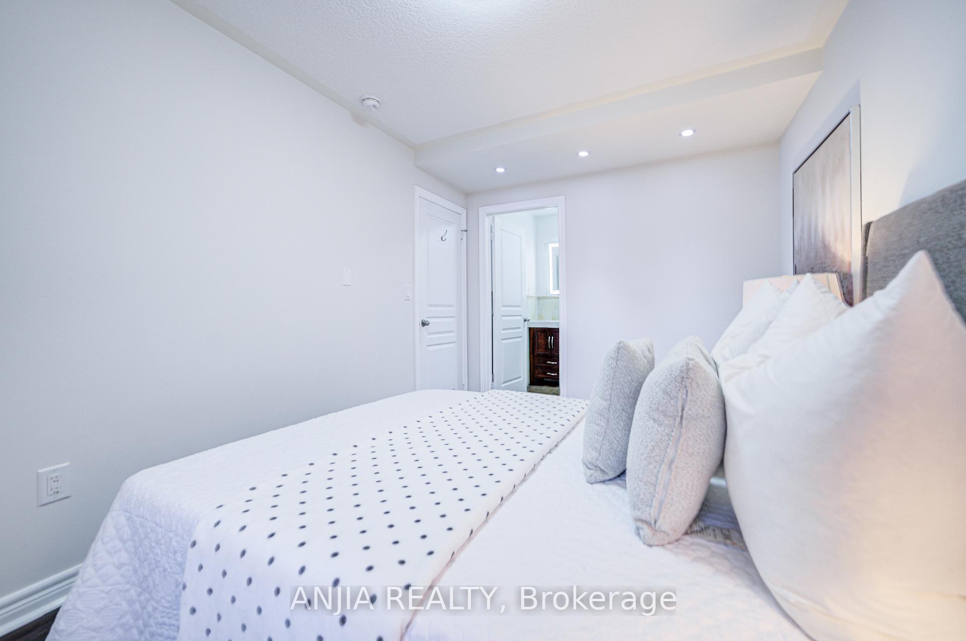 Photo 31 of 207 Harbord Street, Markham, Berczy — HOMEH