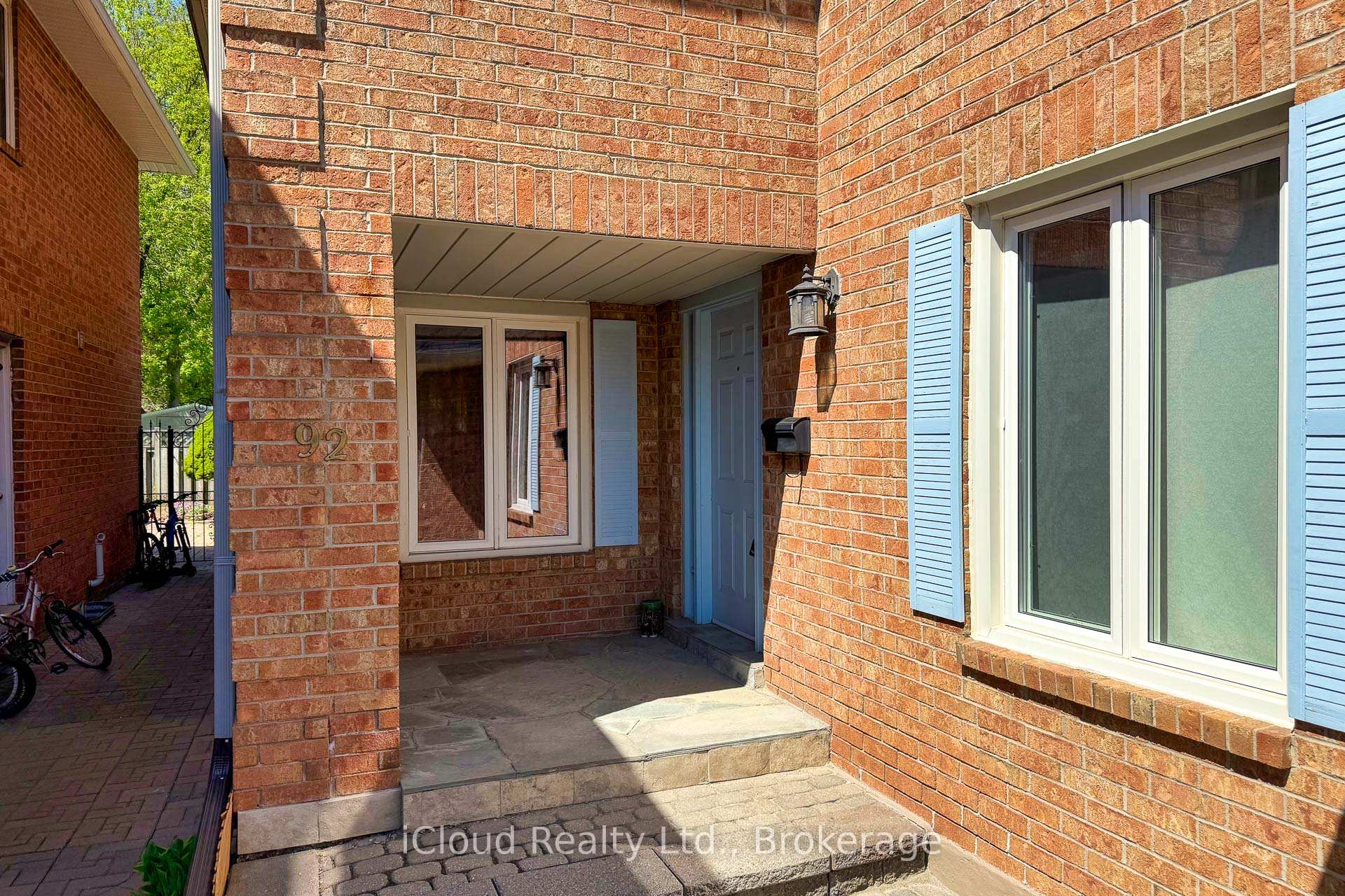 Photo 4 of 92 Rosebury Lane, Vaughan, West Woodbridge — HOMEH