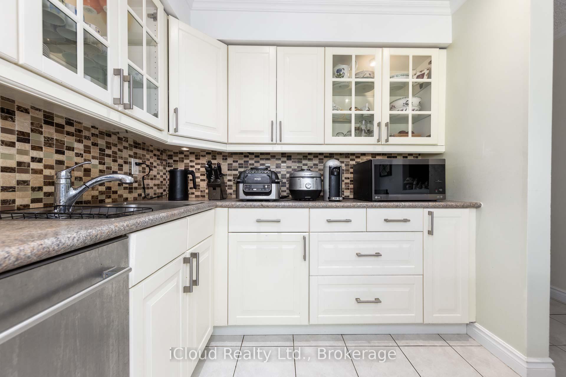 Photo 9 of 92 Rosebury Lane, Vaughan, West Woodbridge — HOMEH
