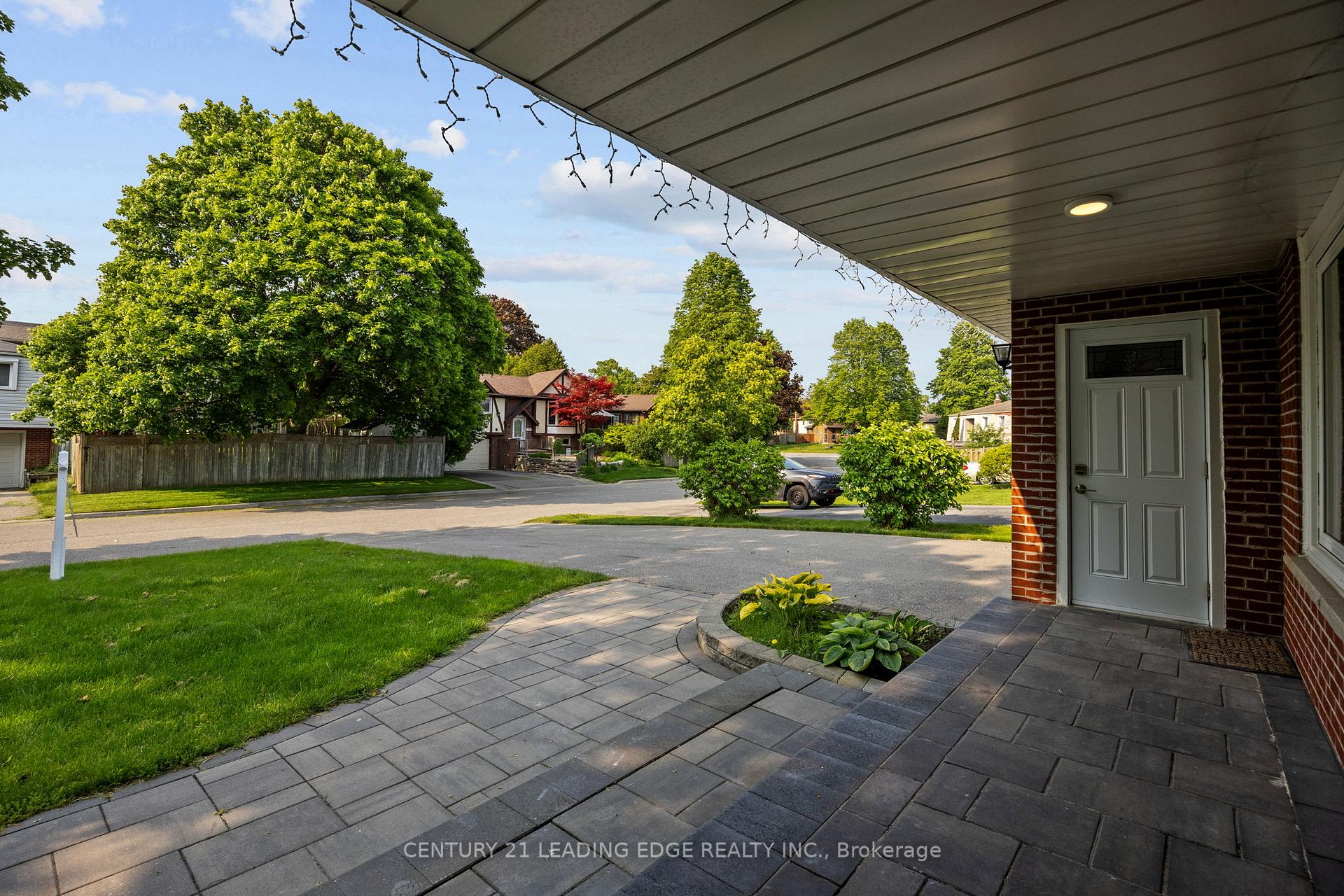 Photo 3 of 7 Flemington Court, Whitby, Lynde Creek — HOMEH