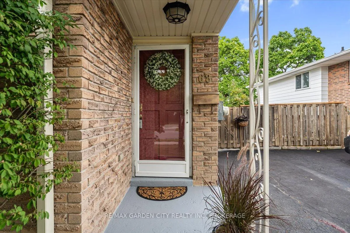 Photo 2 of 68 Barrington Drive, Welland, Prince Charles — HOMEH