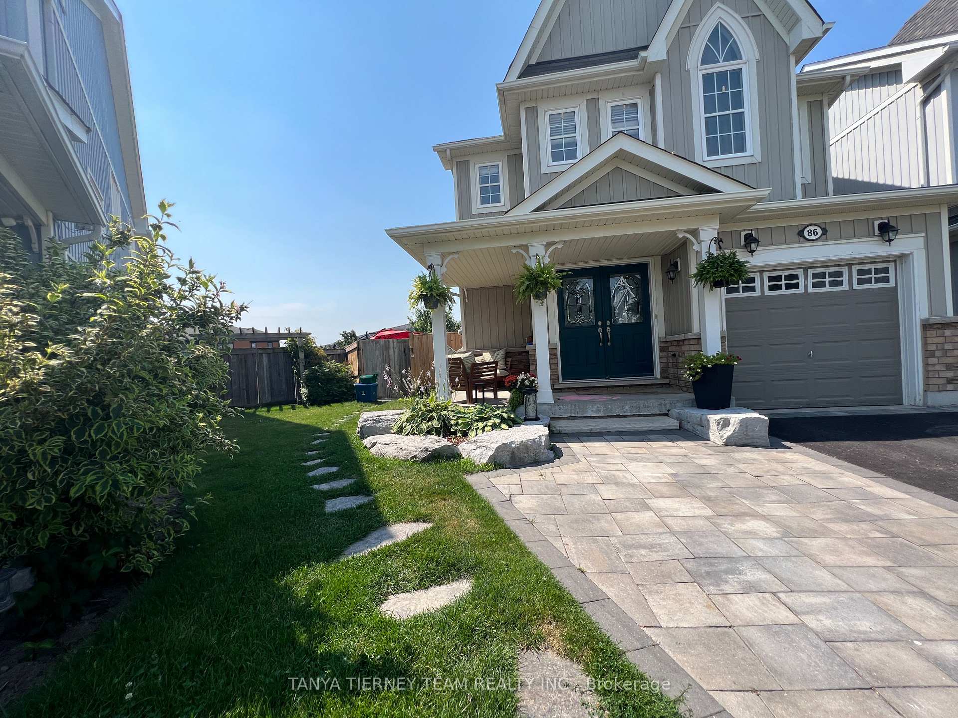 Photo 2 of 86 Mildenhall Place, Whitby, Brooklin — HOMEH