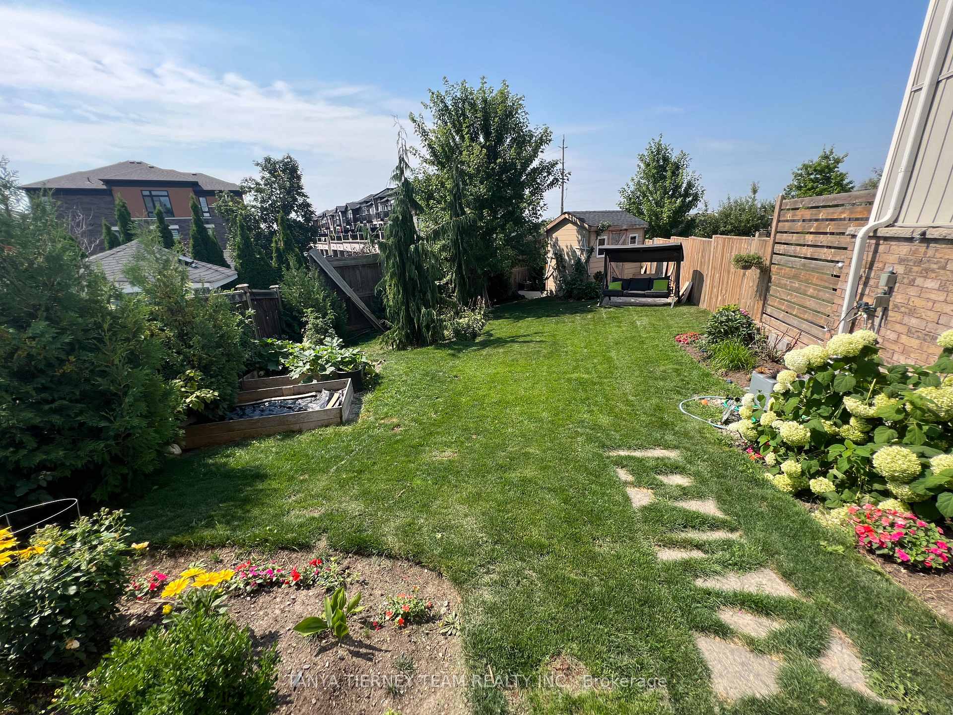 Photo 5 of 86 Mildenhall Place, Whitby, Brooklin — HOMEH