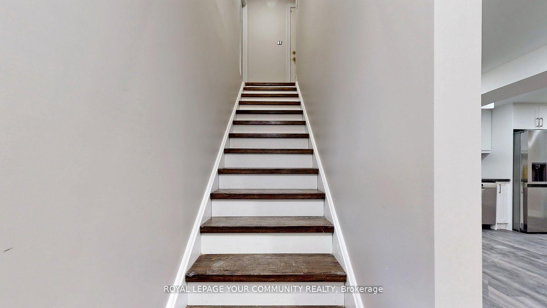Photo 18 of 52 Lofthouse Drive, Whitby, Rolling Acres — HOMEH