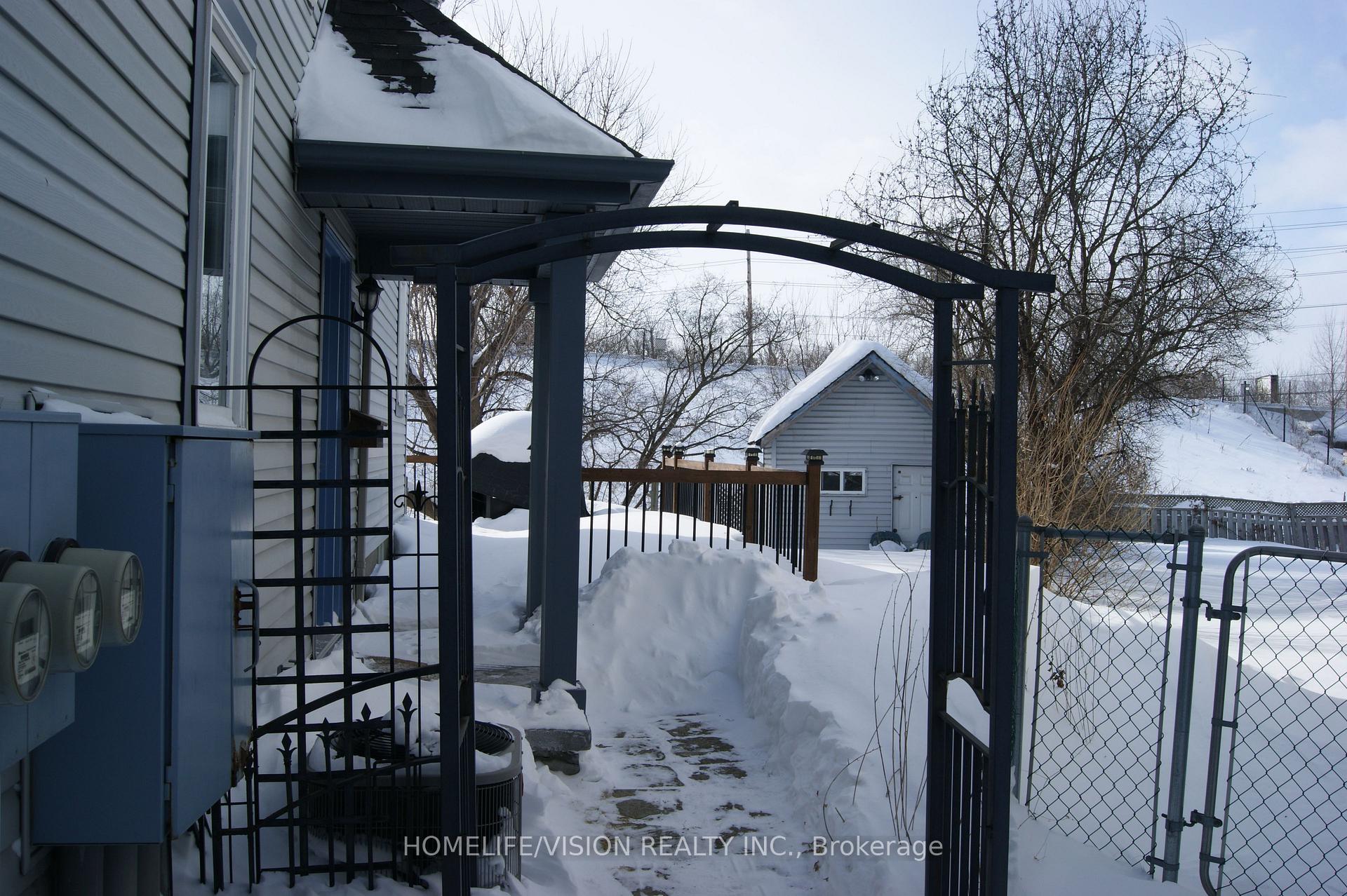 Photo 3 of 2047 Avenue O, Ottawa, Eastway Gardens/Industrial Park — HOMEH