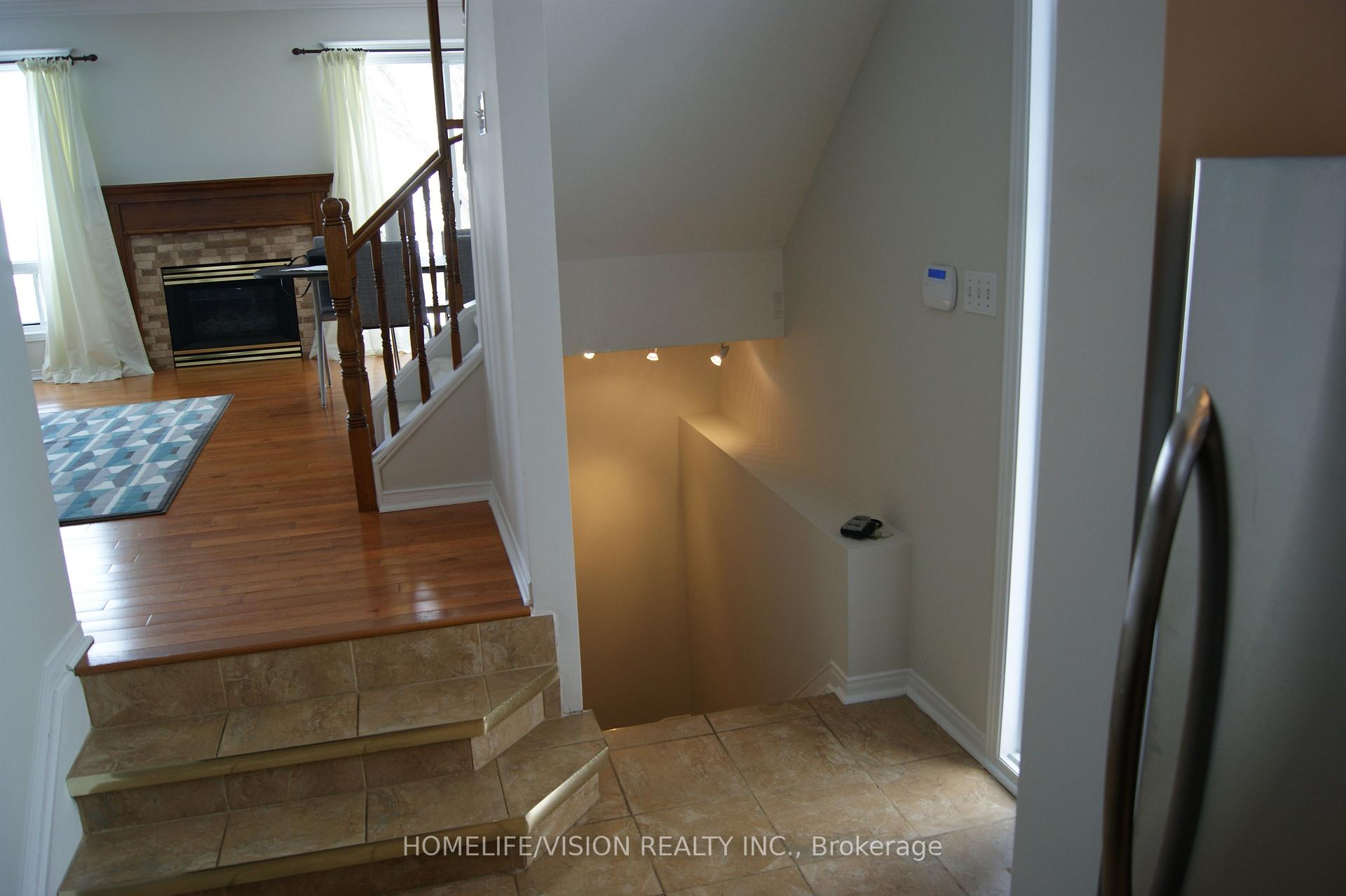 Photo 5 of 2047 Avenue O, Ottawa, Eastway Gardens/Industrial Park — HOMEH