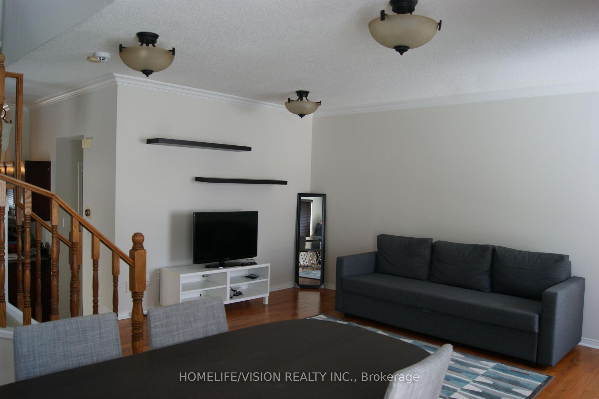 Photo 8 of 2047 Avenue O, Ottawa, Eastway Gardens/Industrial Park — HOMEH