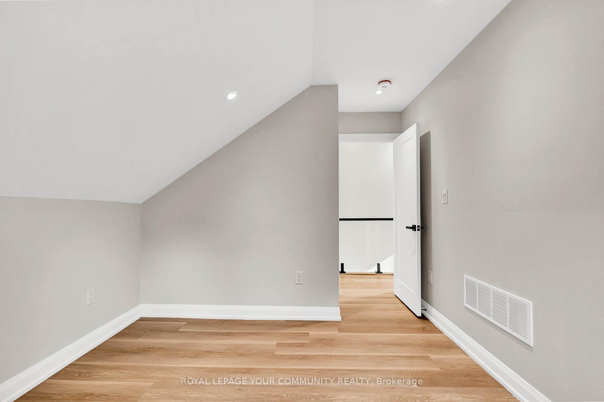 Photo 17 of 141 Clarence Street, Vaughan, West Woodbridge — HOMEH