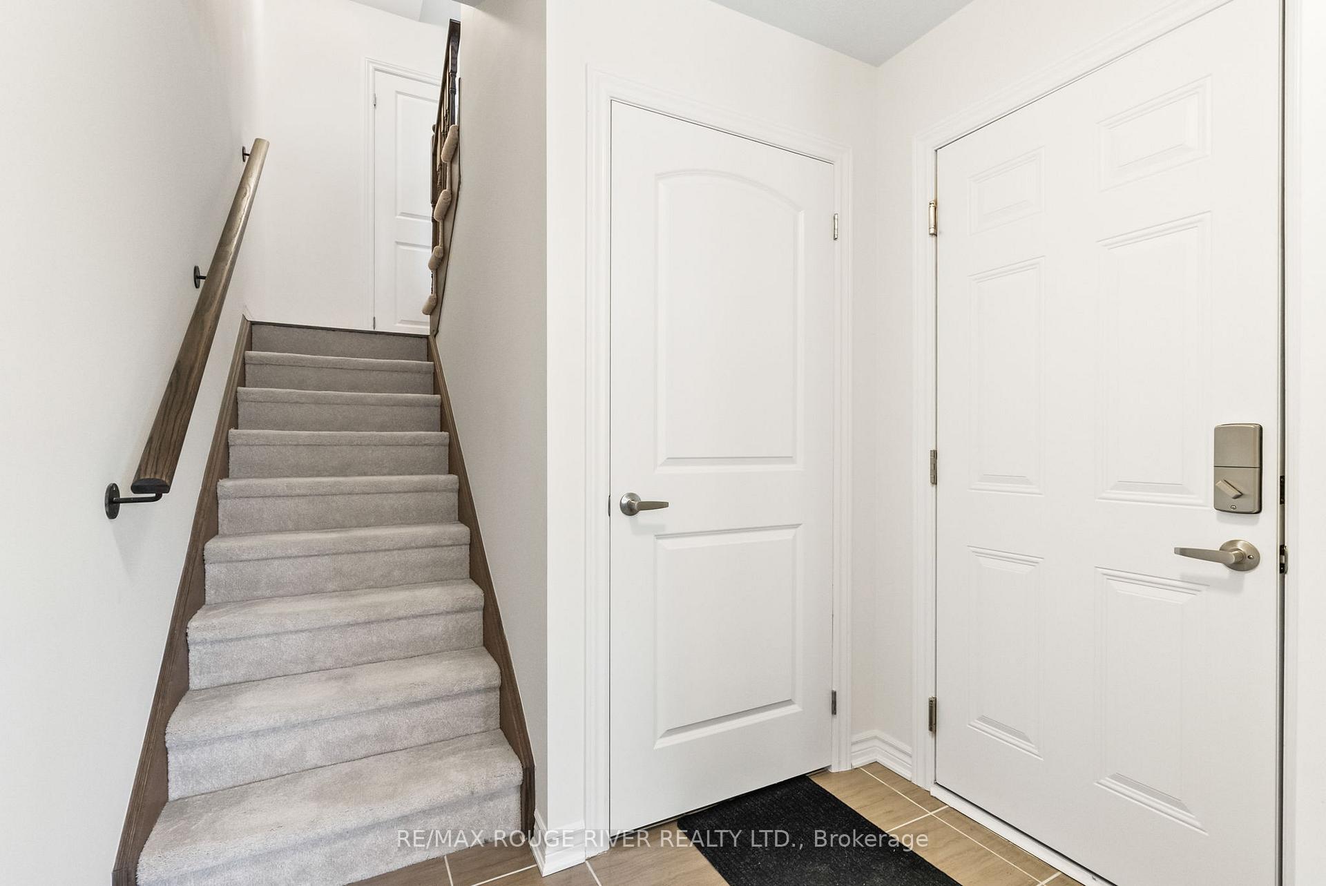 Photo 4 of 16 Mappin Way, Whitby, Rolling Acres — HOMEH