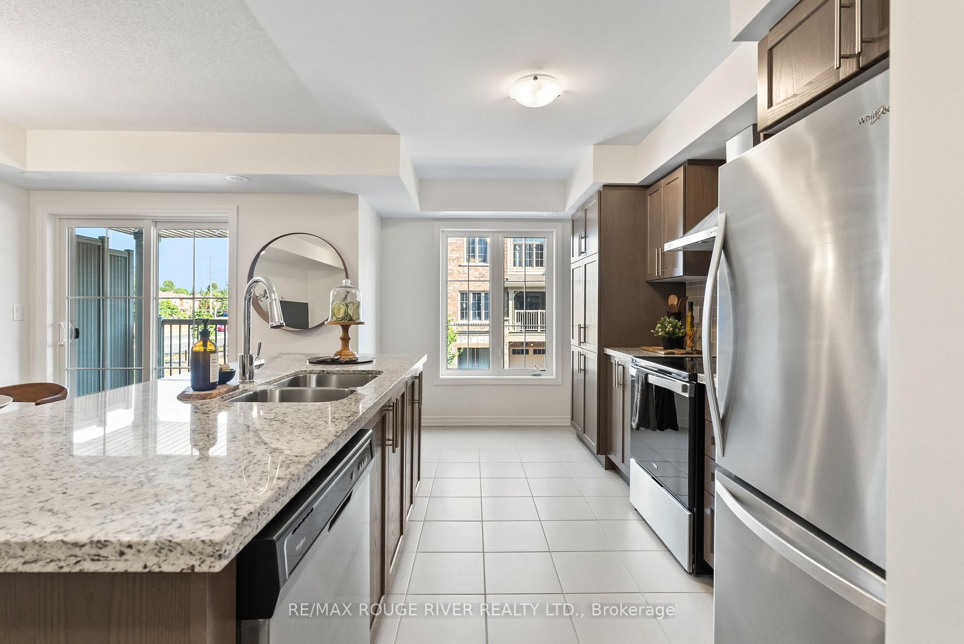 Photo 8 of 16 Mappin Way, Whitby, Rolling Acres — HOMEH