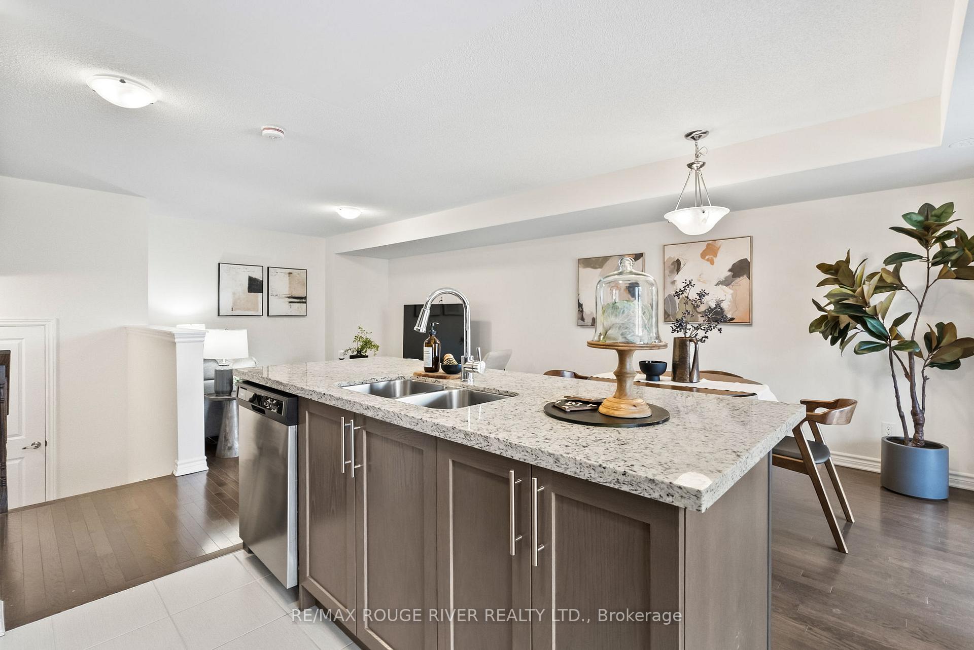 Photo 10 of 16 Mappin Way, Whitby, Rolling Acres — HOMEH