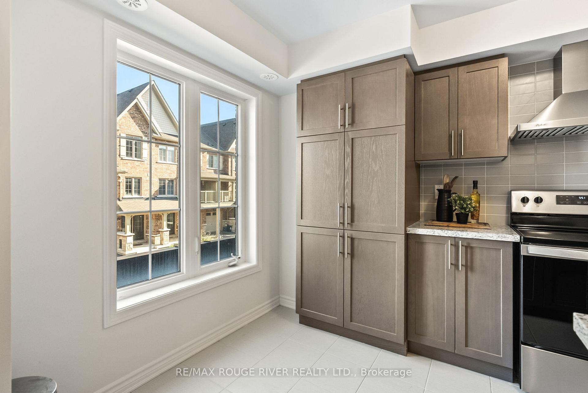 Photo 15 of 16 Mappin Way, Whitby, Rolling Acres — HOMEH