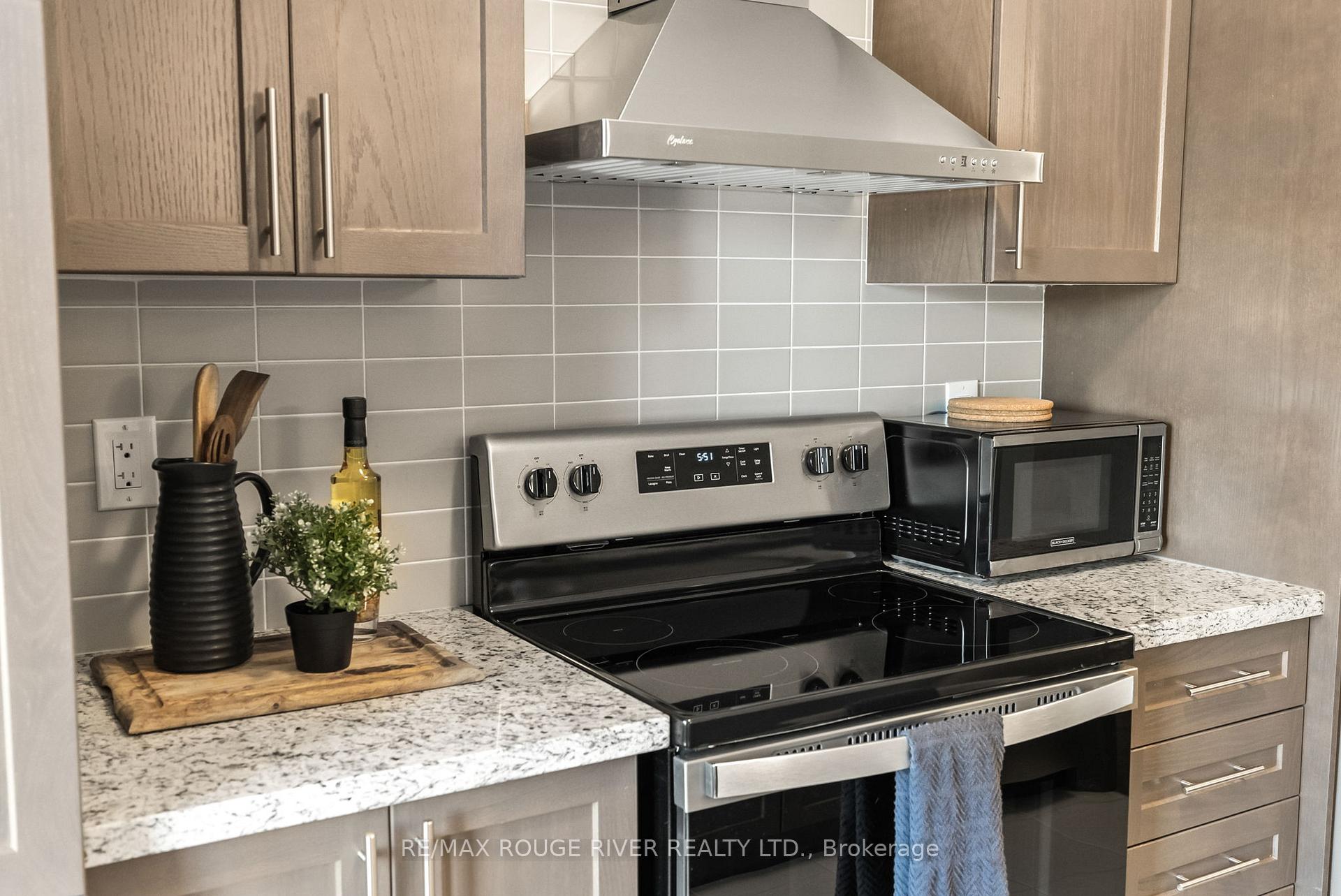 Photo 16 of 16 Mappin Way, Whitby, Rolling Acres — HOMEH