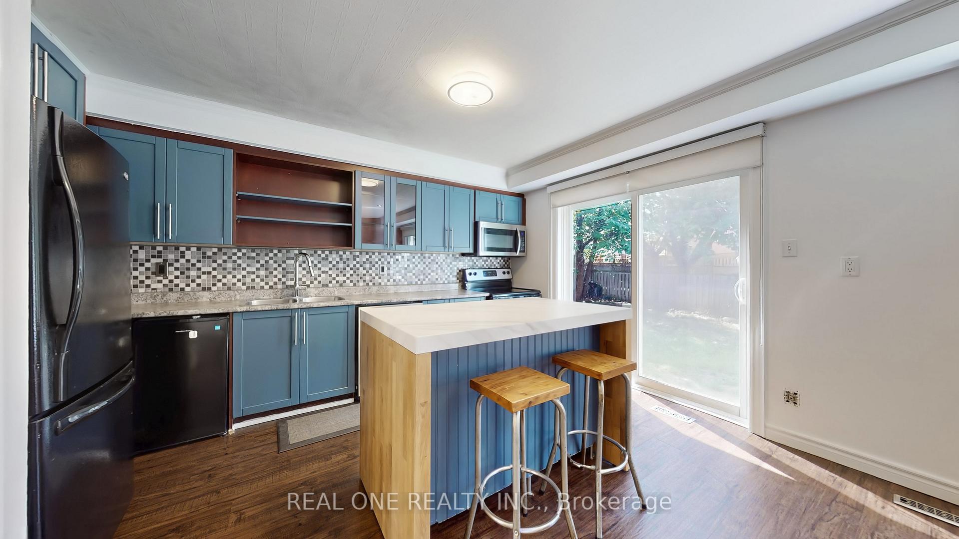 Photo 12 of 68 Large Crescent, Ajax, Central West — HOMEH