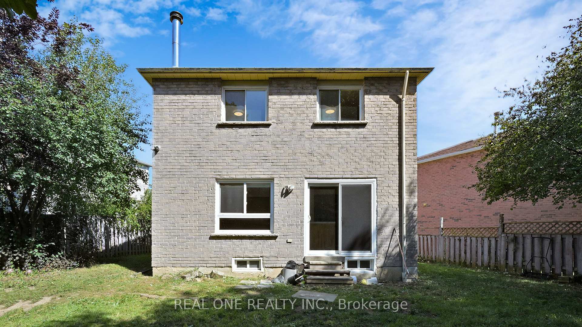 Photo 44 of 68 Large Crescent, Ajax, Central West — HOMEH