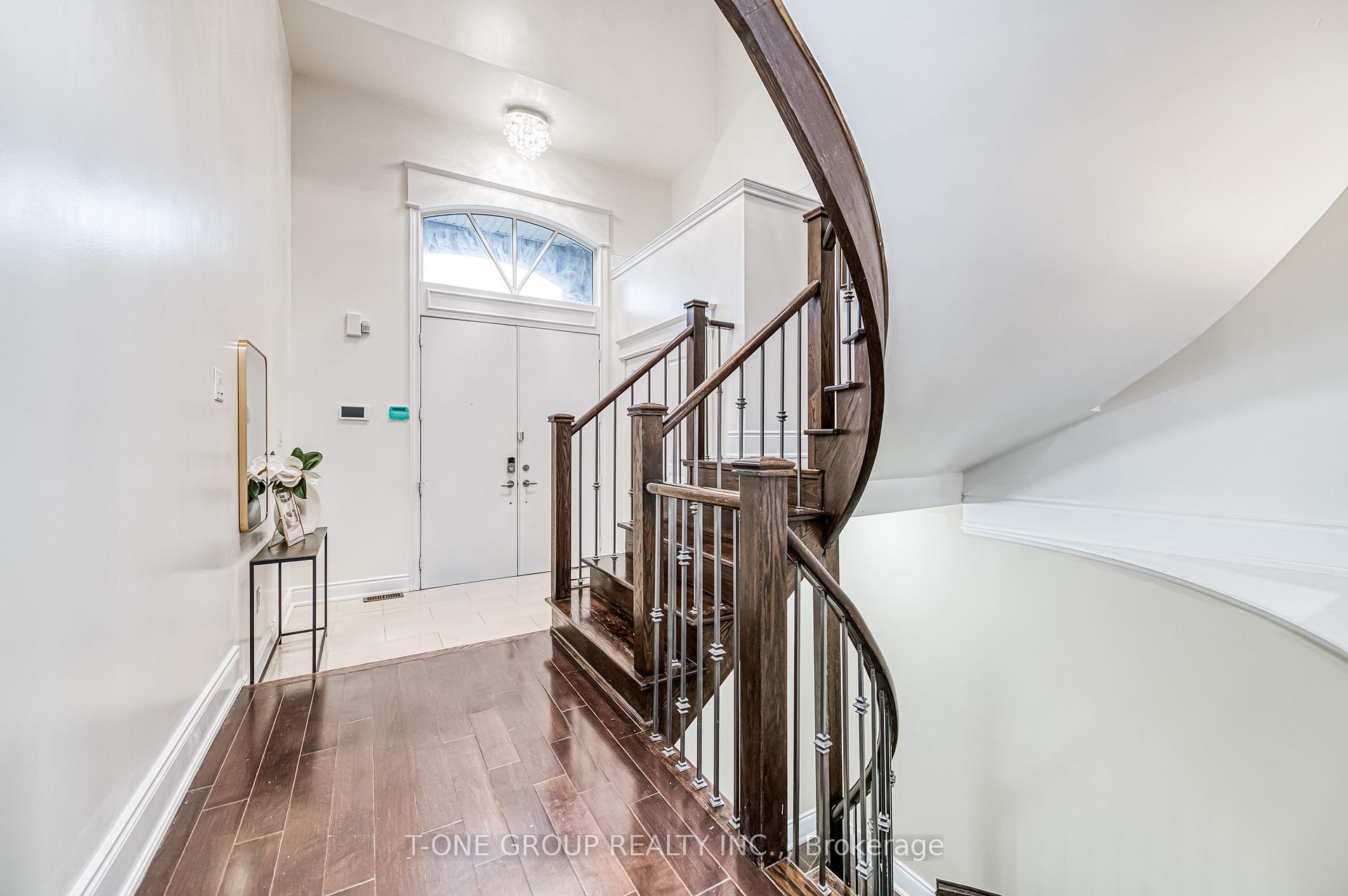 Photo 2 of 20 Aegis Drive, Vaughan, Patterson — HOMEH