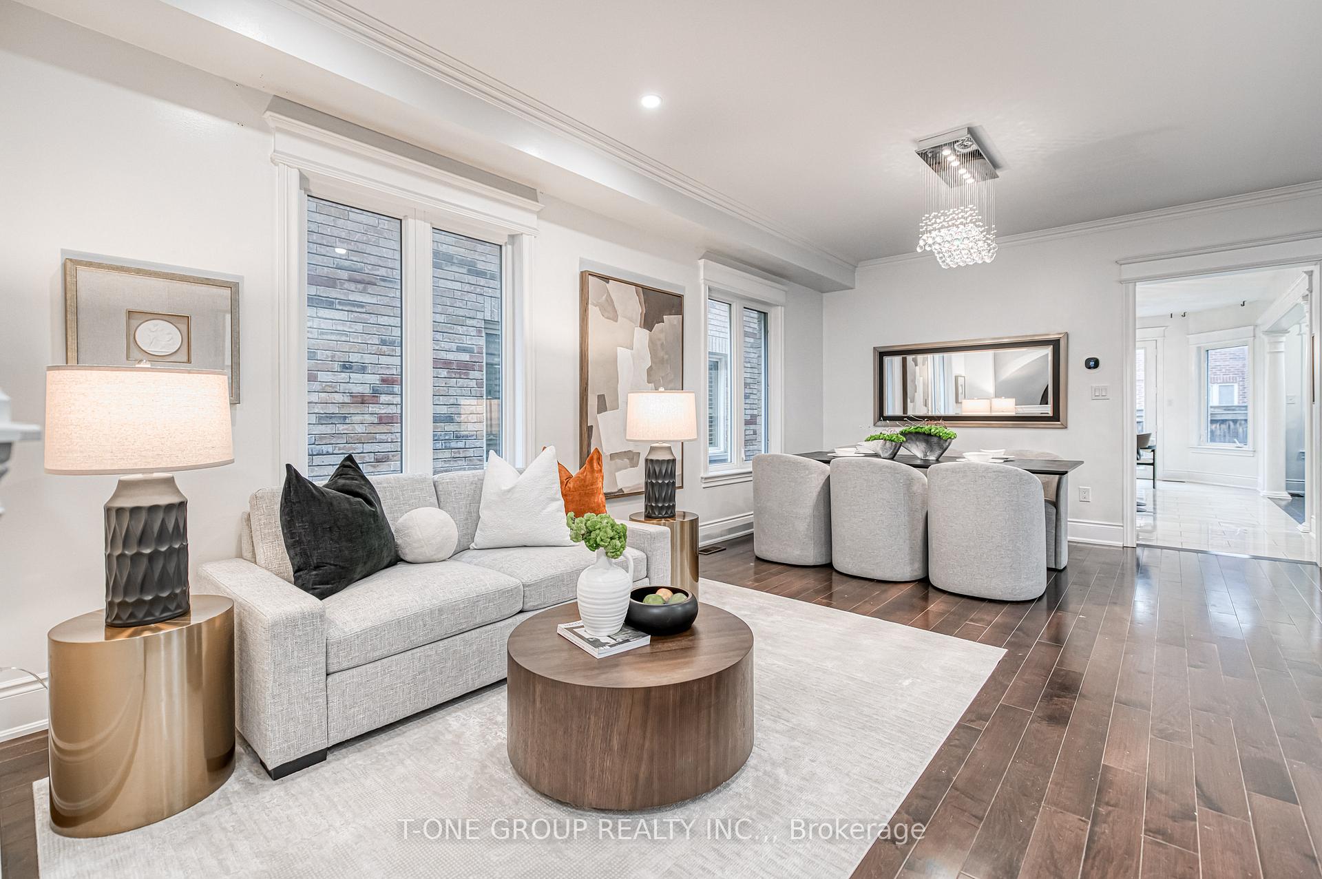 Photo 4 of 20 Aegis Drive, Vaughan, Patterson — HOMEH