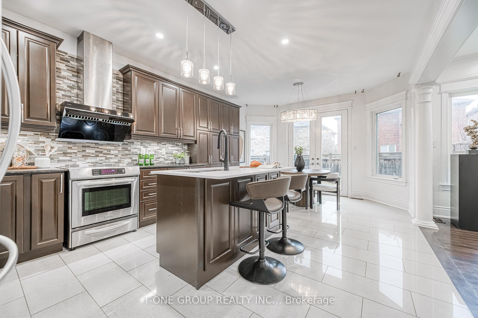 Photo 16 of 20 Aegis Drive, Vaughan, Patterson — HOMEH