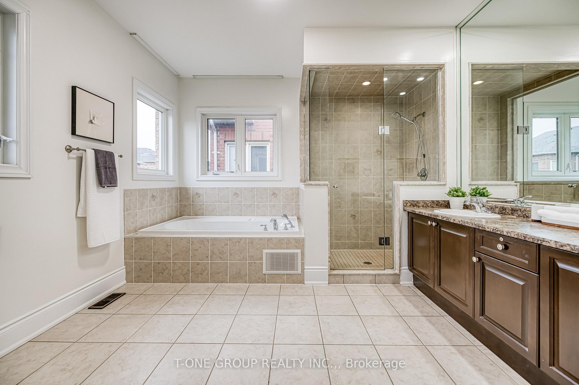 Photo 26 of 20 Aegis Drive, Vaughan, Patterson — HOMEH