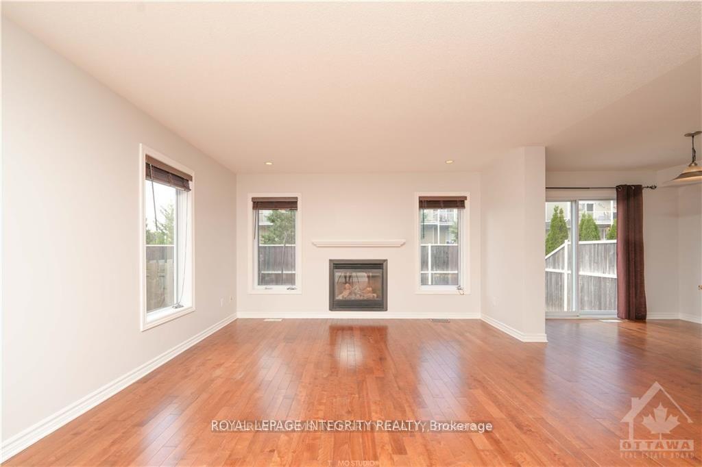 Photo 6 of 432 Temiskaming Crescent, Ottawa, Barrhaven - Strandherd — HOMEH