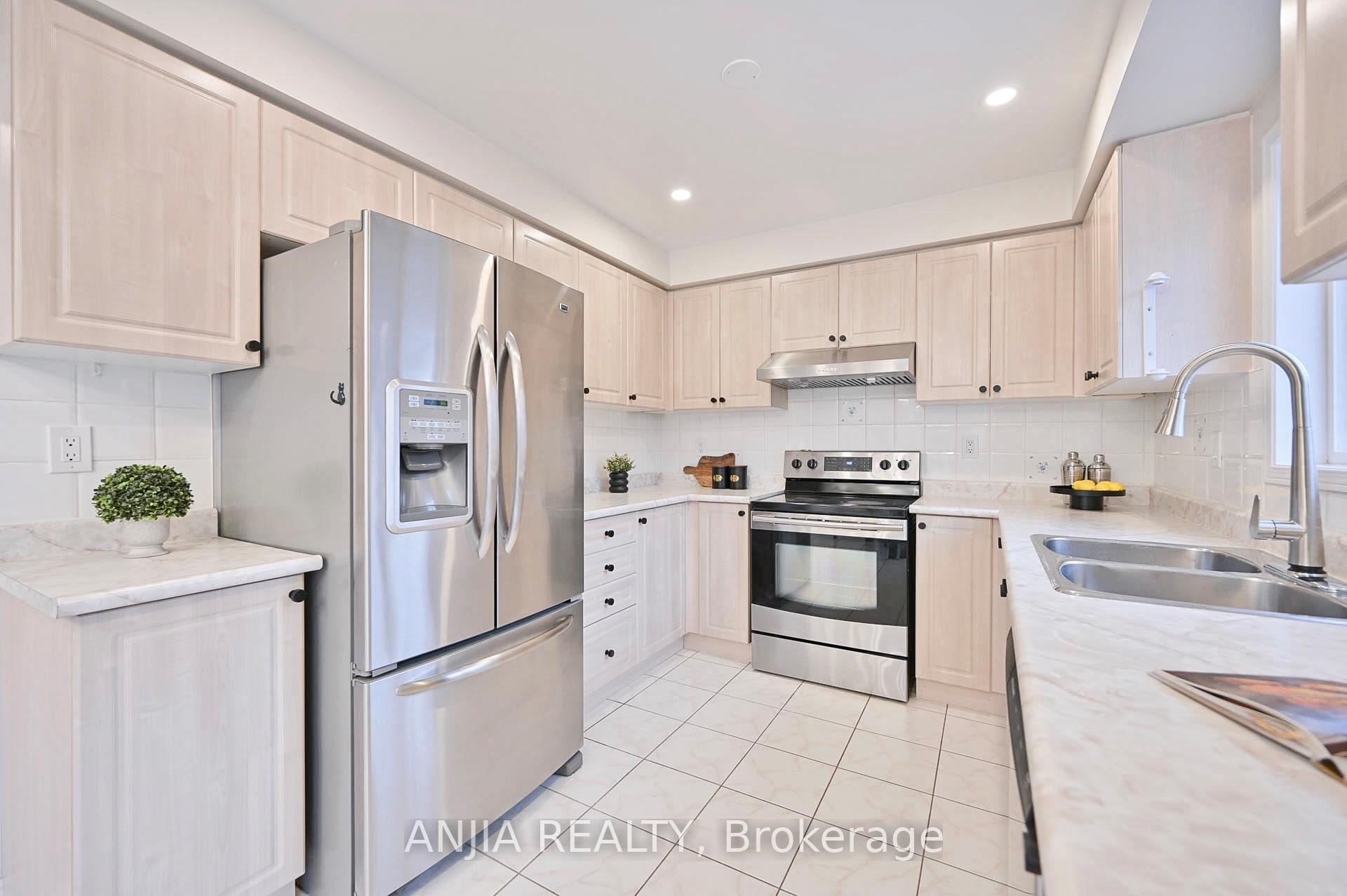 Photo 13 of 81 Stotts Crescent, Markham, Wismer — HOMEH