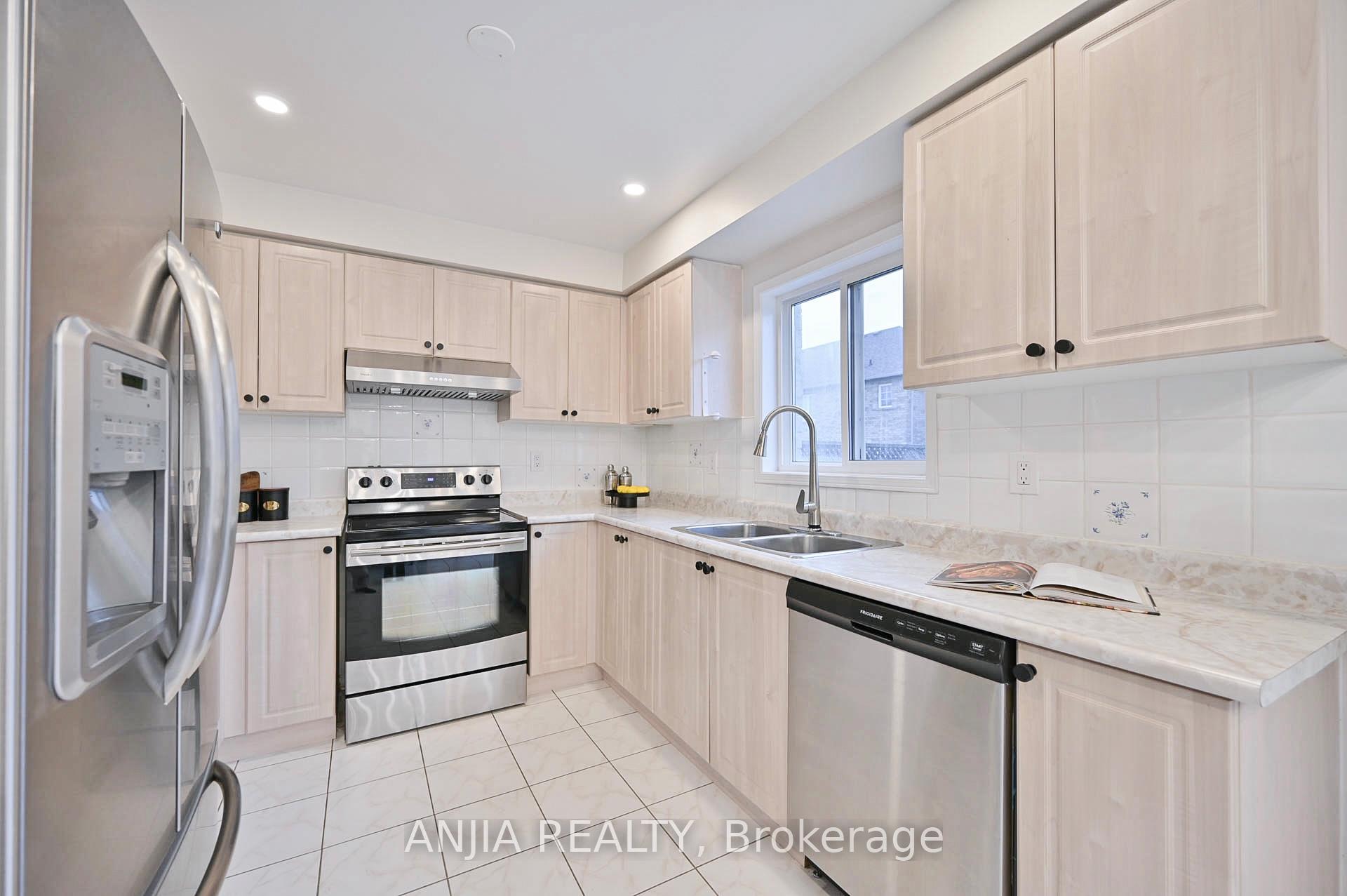 Photo 14 of 81 Stotts Crescent, Markham, Wismer — HOMEH