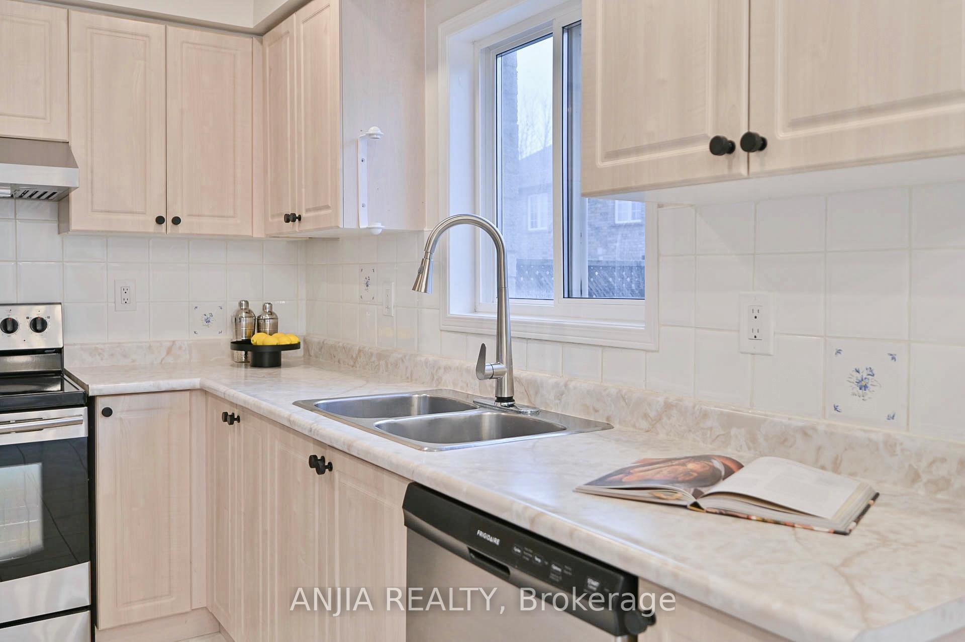 Photo 16 of 81 Stotts Crescent, Markham, Wismer — HOMEH