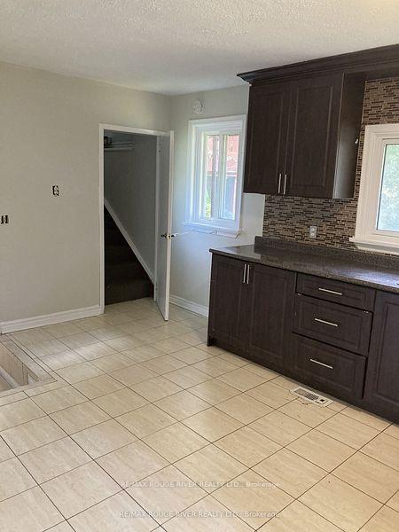 Photo 3 of 152 Thickson Road N, Whitby, Blue Grass Meadows — HOMEH