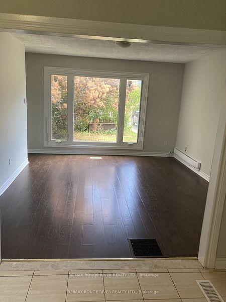 Photo 4 of 152 Thickson Road N, Whitby, Blue Grass Meadows — HOMEH
