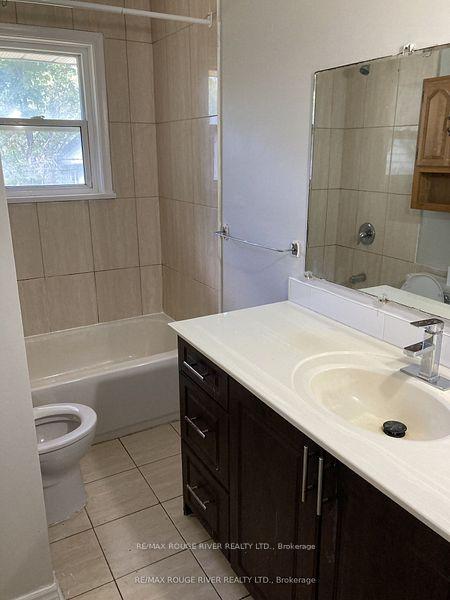 Photo 5 of 152 Thickson Road N, Whitby, Blue Grass Meadows — HOMEH