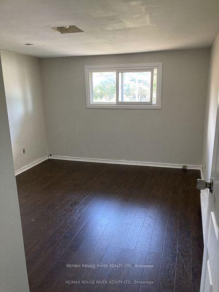 Photo 9 of 152 Thickson Road N, Whitby, Blue Grass Meadows — HOMEH