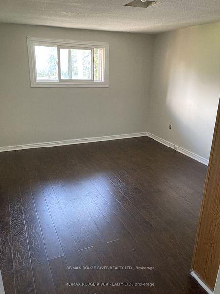 Photo 10 of 152 Thickson Road N, Whitby, Blue Grass Meadows — HOMEH