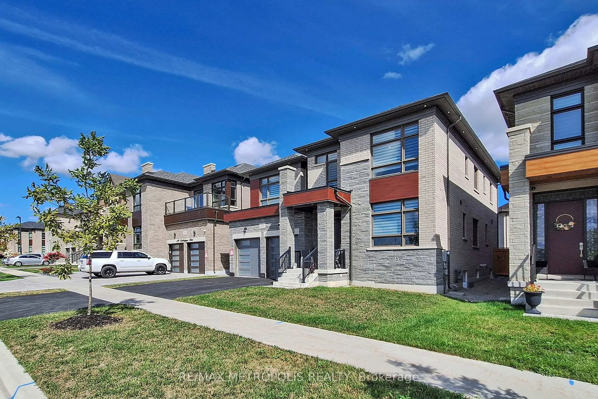 Photo 2 of 163 Ballantyne Boulevard, Vaughan, Vellore Village — HOMEH