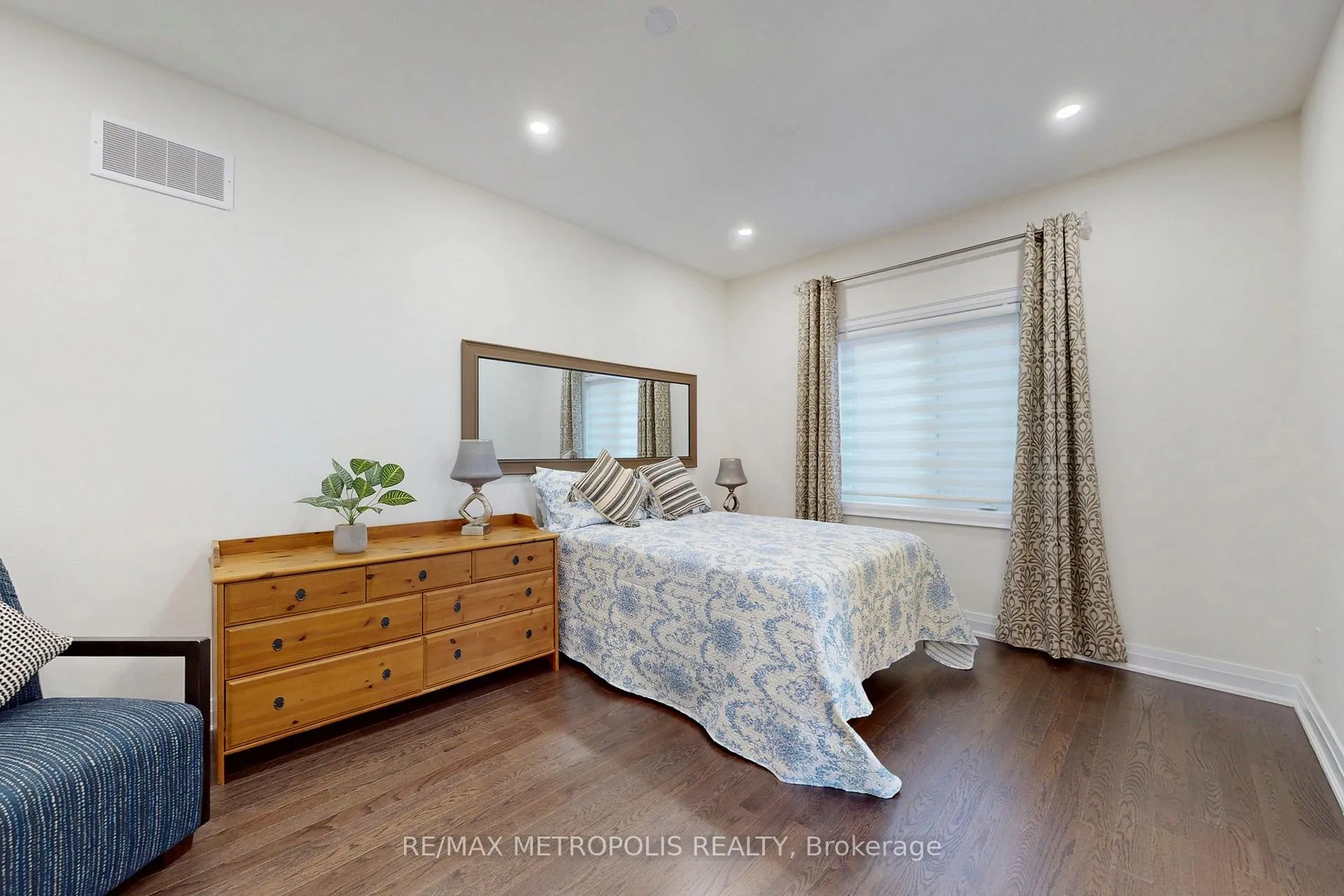 Photo 41 of 163 Ballantyne Boulevard, Vaughan, Vellore Village — HOMEH