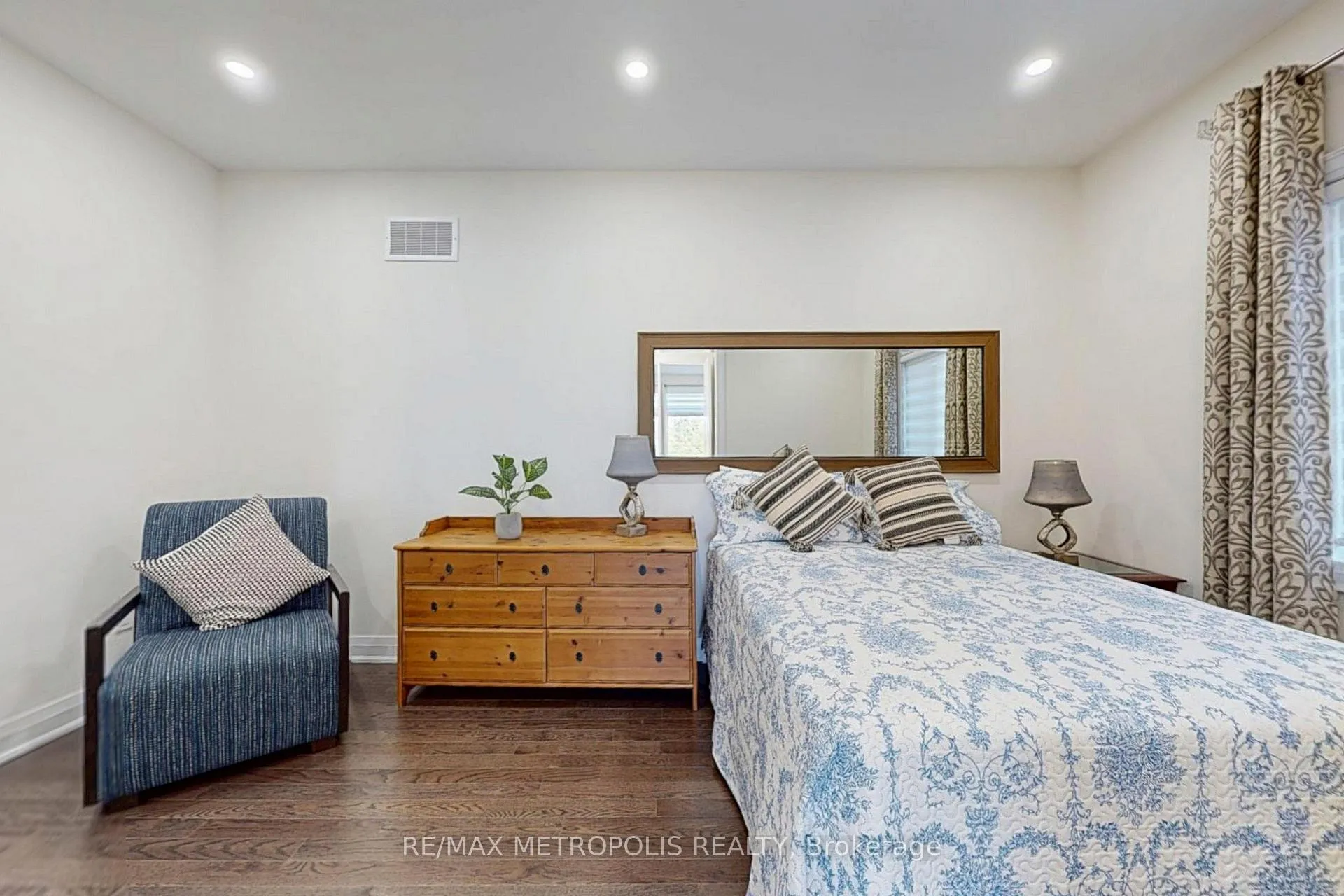 Photo 42 of 163 Ballantyne Boulevard, Vaughan, Vellore Village — HOMEH