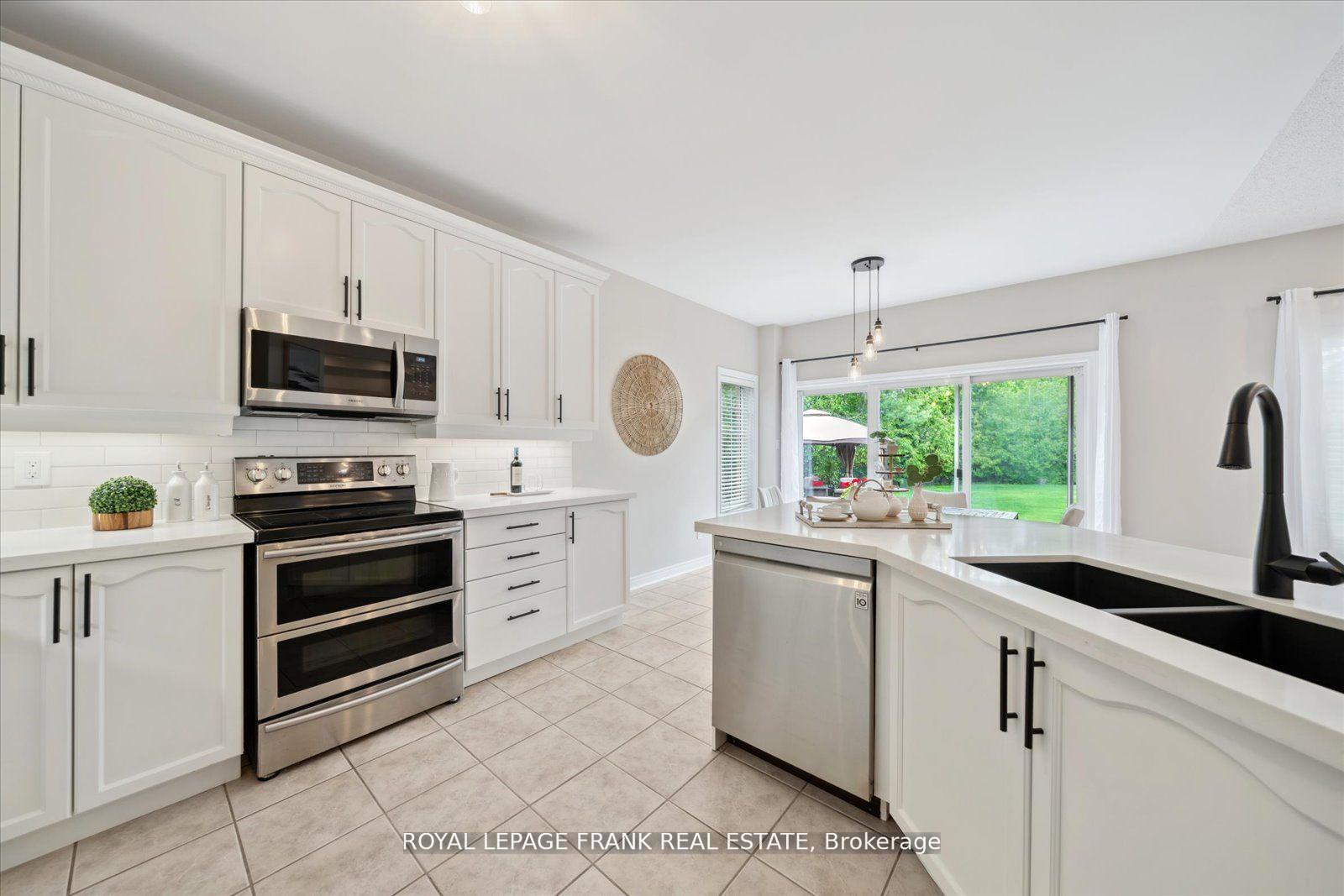 Photo 14 of 24 James Rowe Drive, Whitby, Williamsburg — HOMEH
