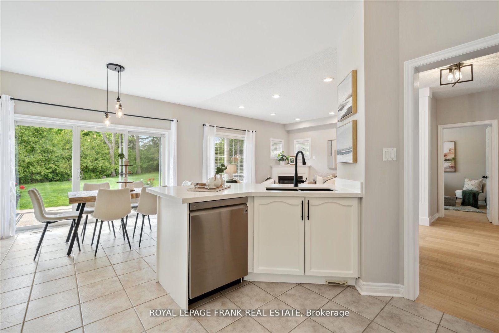 Photo 18 of 24 James Rowe Drive, Whitby, Williamsburg — HOMEH