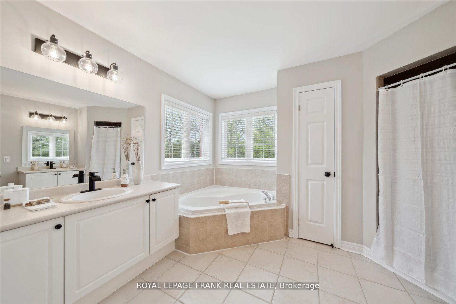Photo 26 of 24 James Rowe Drive, Whitby, Williamsburg — HOMEH