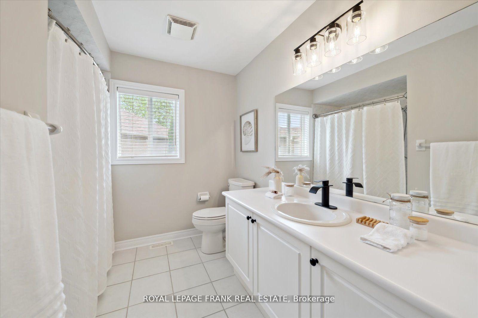 Photo 32 of 24 James Rowe Drive, Whitby, Williamsburg — HOMEH