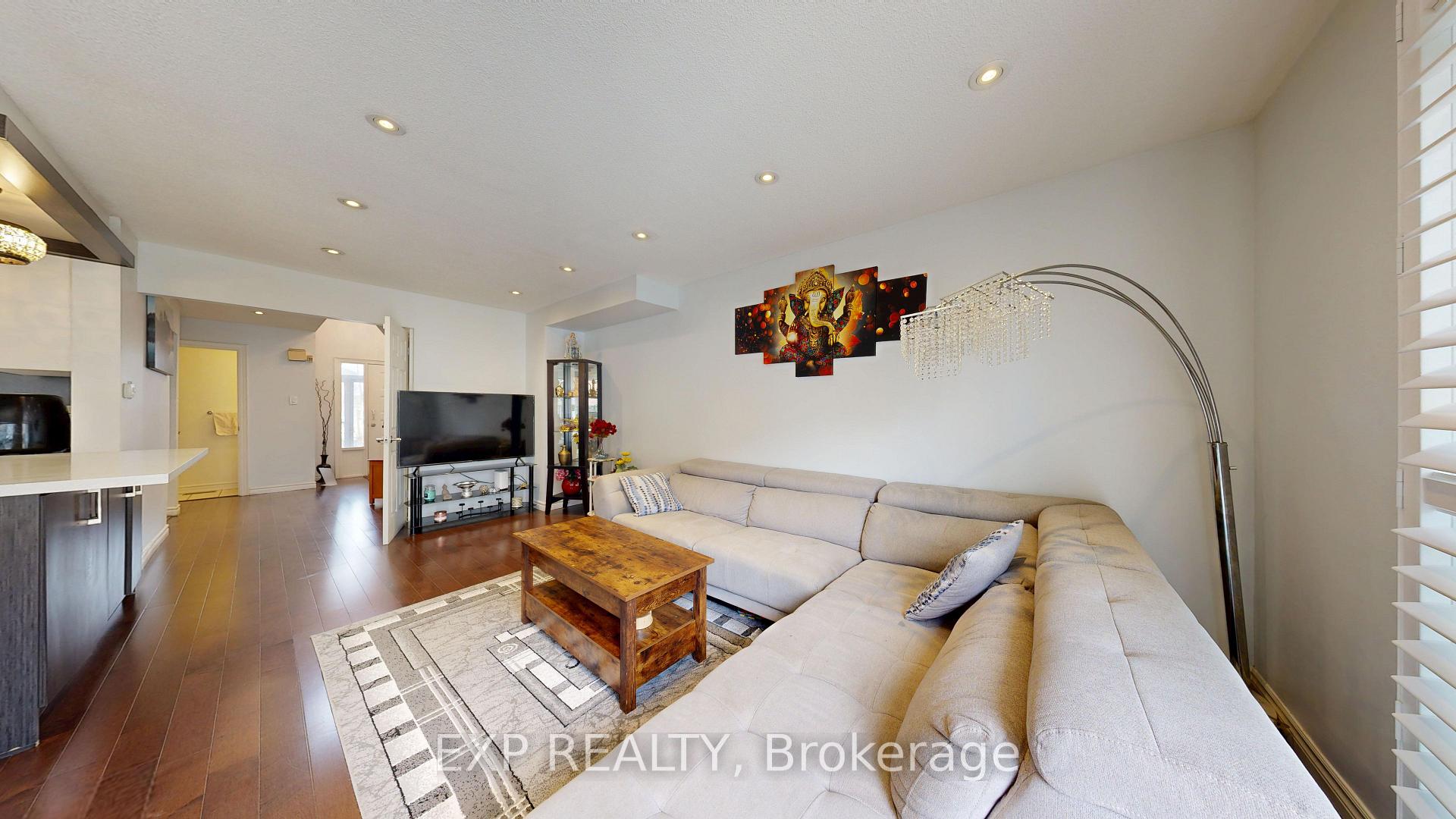 Photo 5 of 19 Riviera Drive, Vaughan, Glen Shields — HOMEH