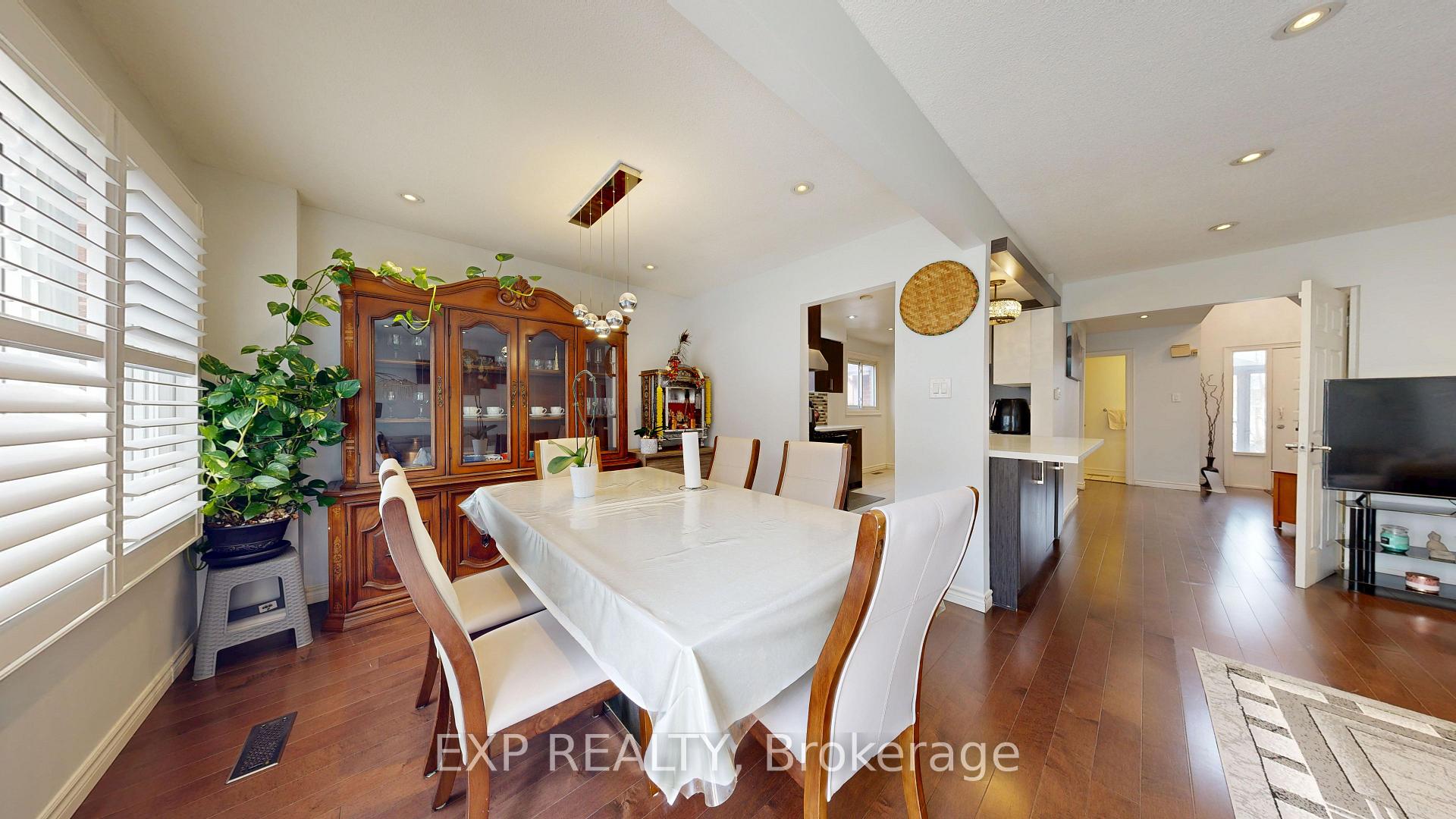 Photo 6 of 19 Riviera Drive, Vaughan, Glen Shields — HOMEH