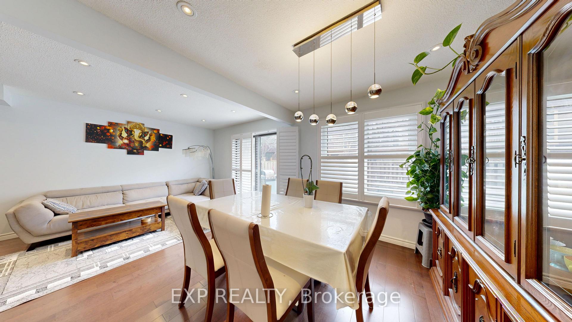 Photo 7 of 19 Riviera Drive, Vaughan, Glen Shields — HOMEH