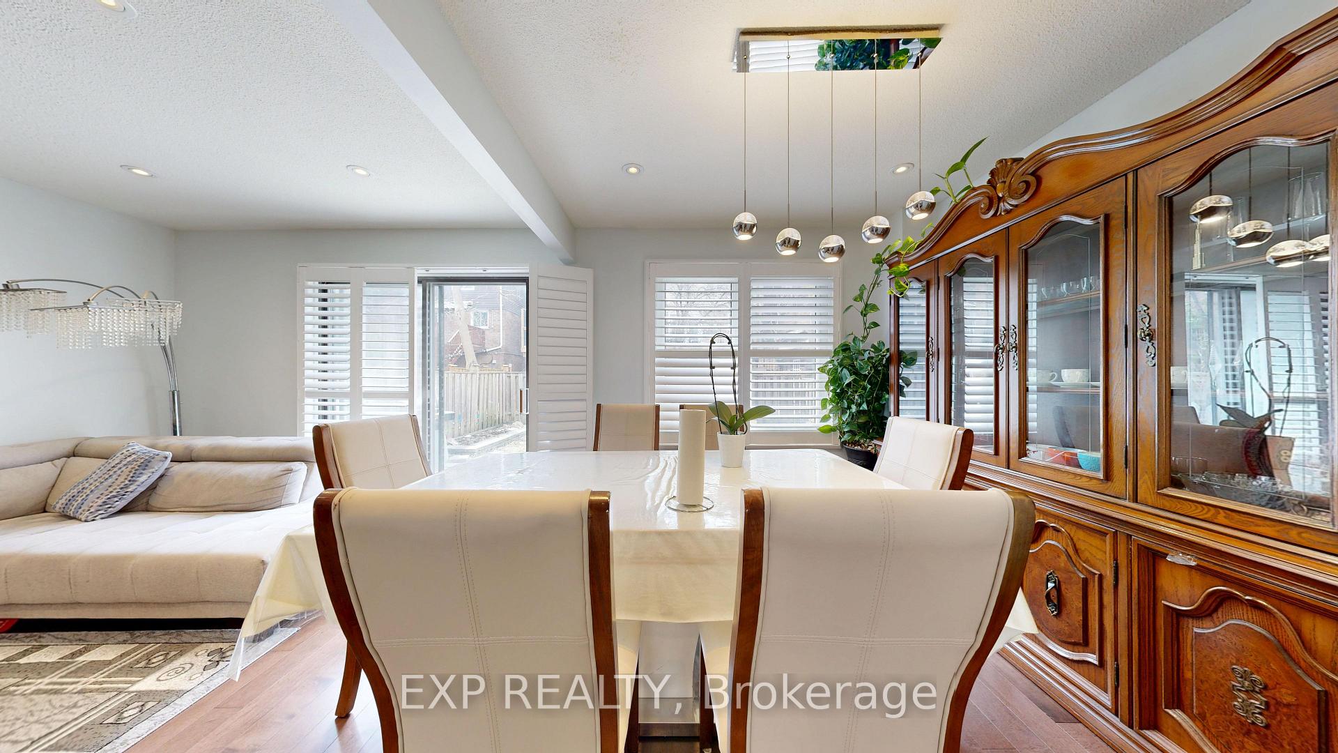 Photo 8 of 19 Riviera Drive, Vaughan, Glen Shields — HOMEH