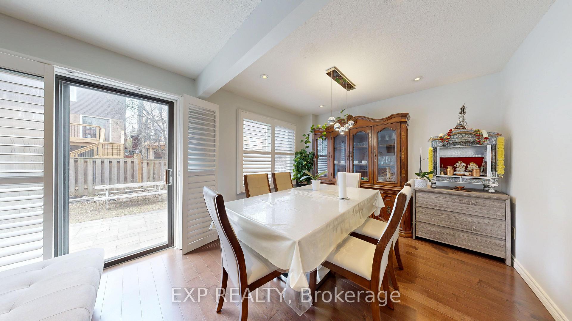 Photo 9 of 19 Riviera Drive, Vaughan, Glen Shields — HOMEH