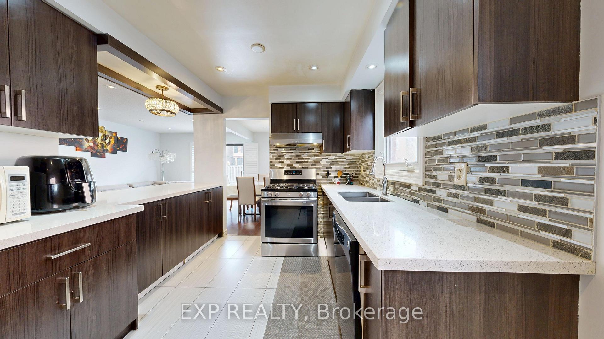 Photo 11 of 19 Riviera Drive, Vaughan, Glen Shields — HOMEH