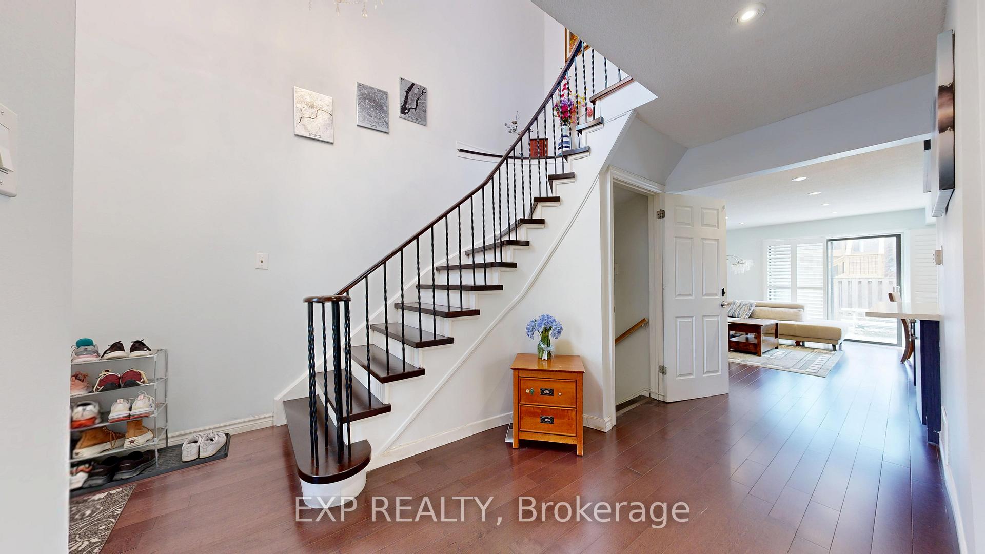 Photo 15 of 19 Riviera Drive, Vaughan, Glen Shields — HOMEH