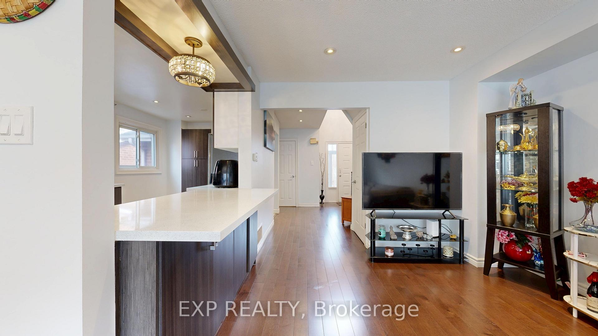 Photo 17 of 19 Riviera Drive, Vaughan, Glen Shields — HOMEH