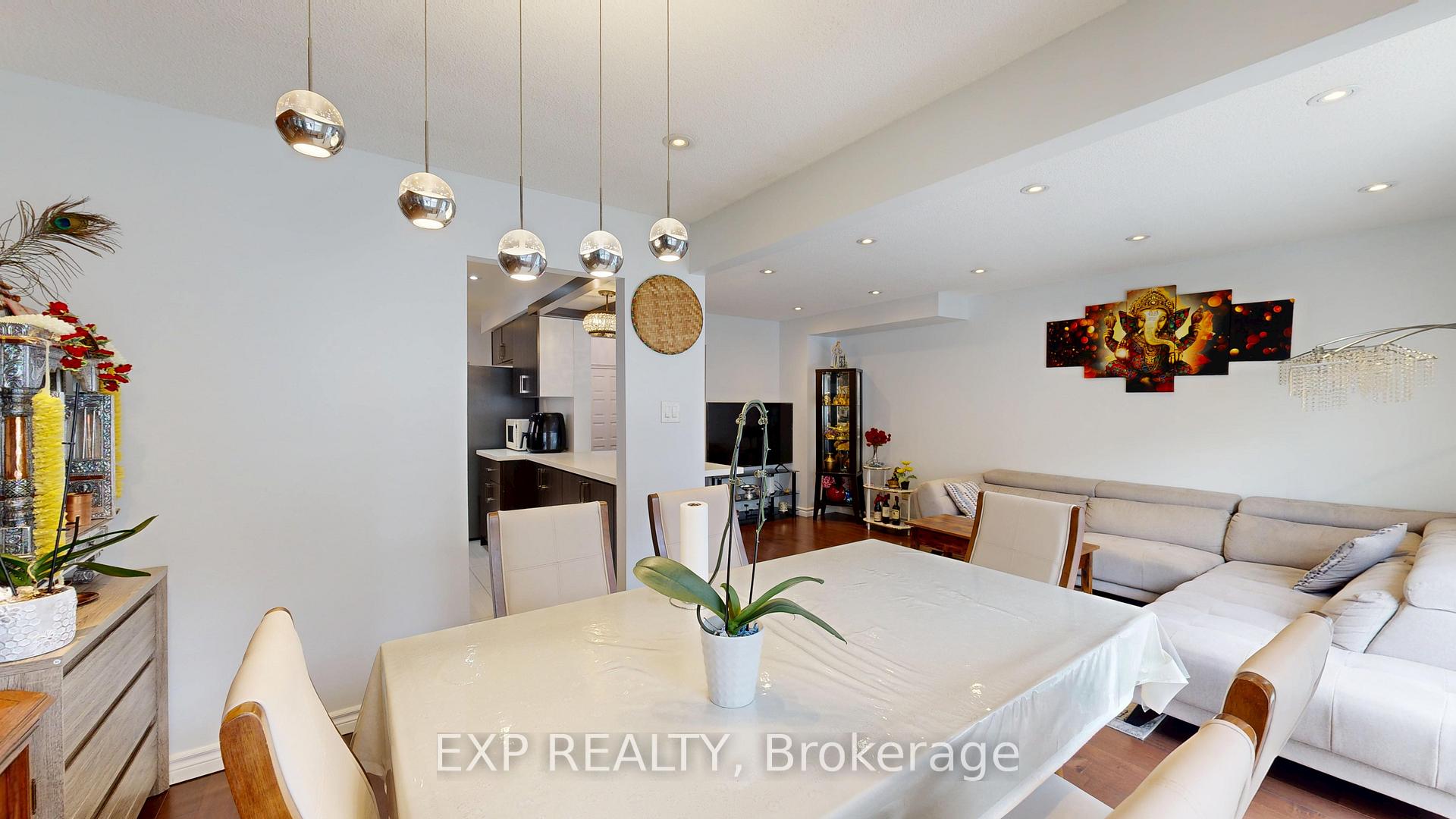 Photo 18 of 19 Riviera Drive, Vaughan, Glen Shields — HOMEH
